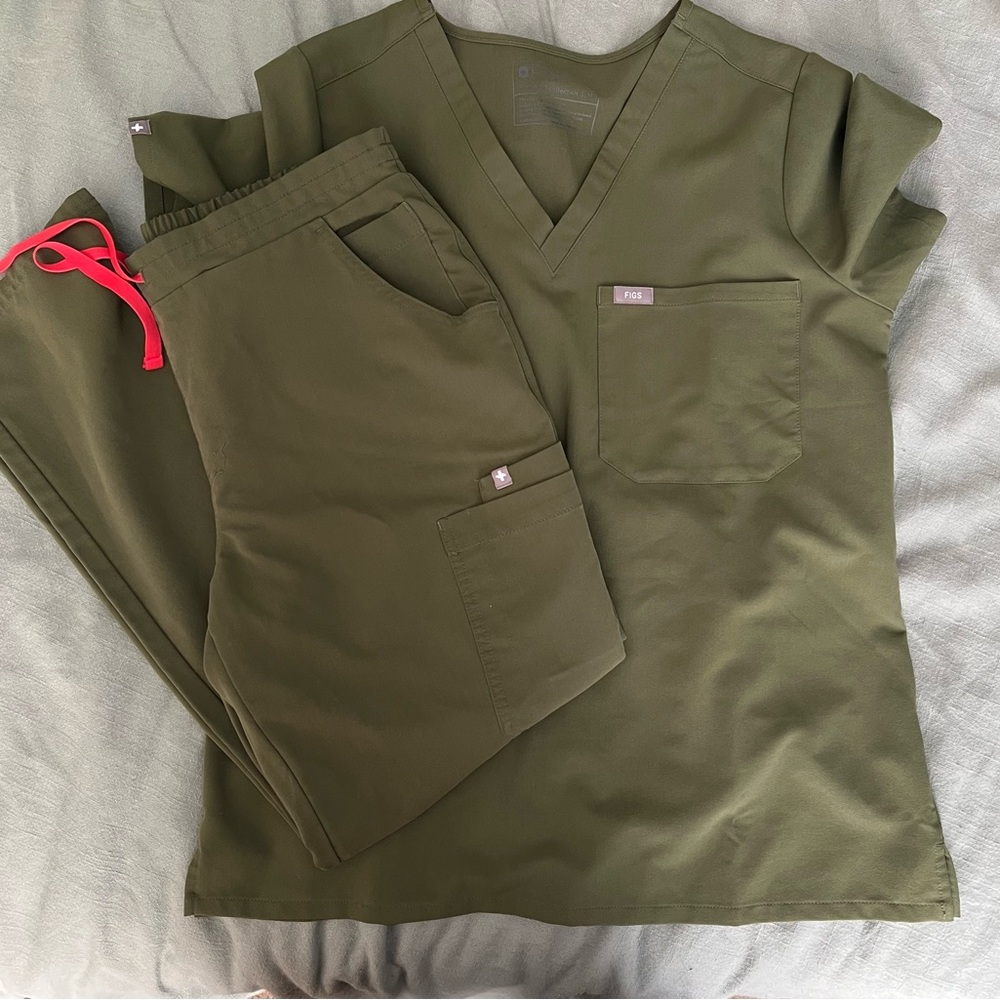 Figs women’s Dark Olive scrub set